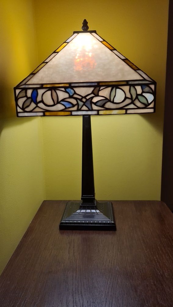 Lampa witrażowa Tiffany stołowa