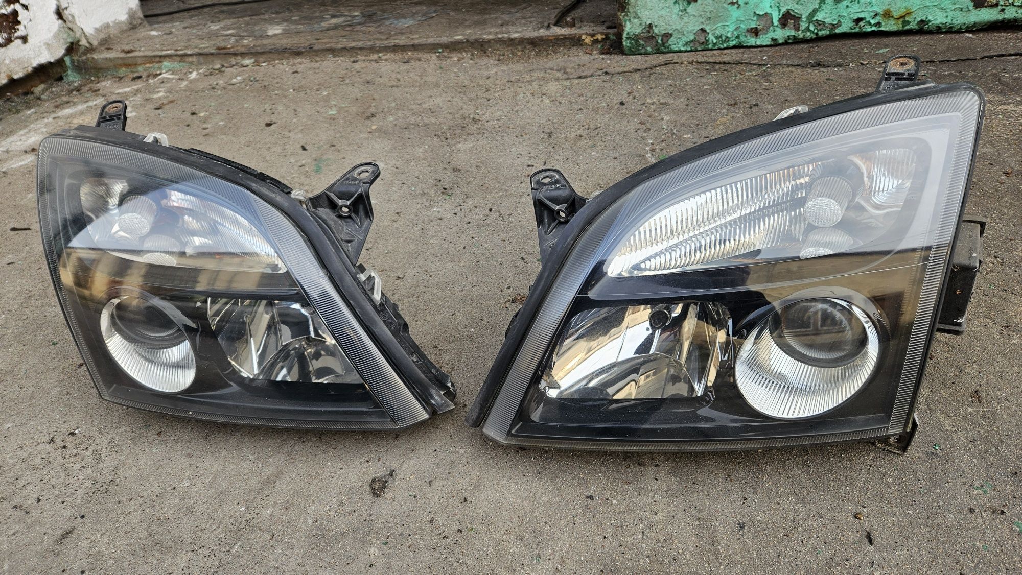 Lampa lampy przód przednie lewa prawa opel vectra c signum xenon gts