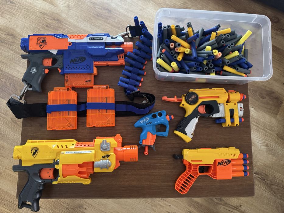 Zestaw NERF karabiny i pistolety.
