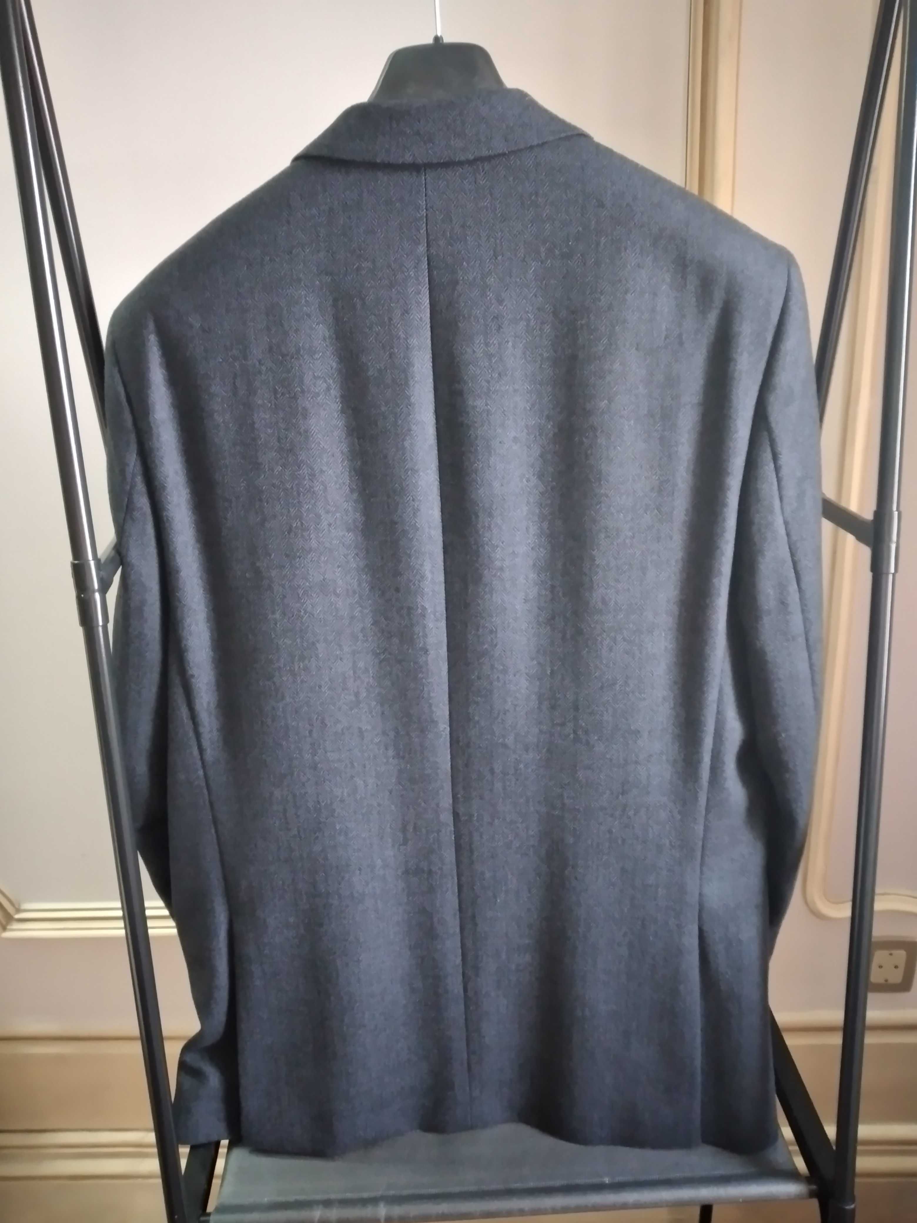 Blazer para homem e dois pares de calças de duas pregasi