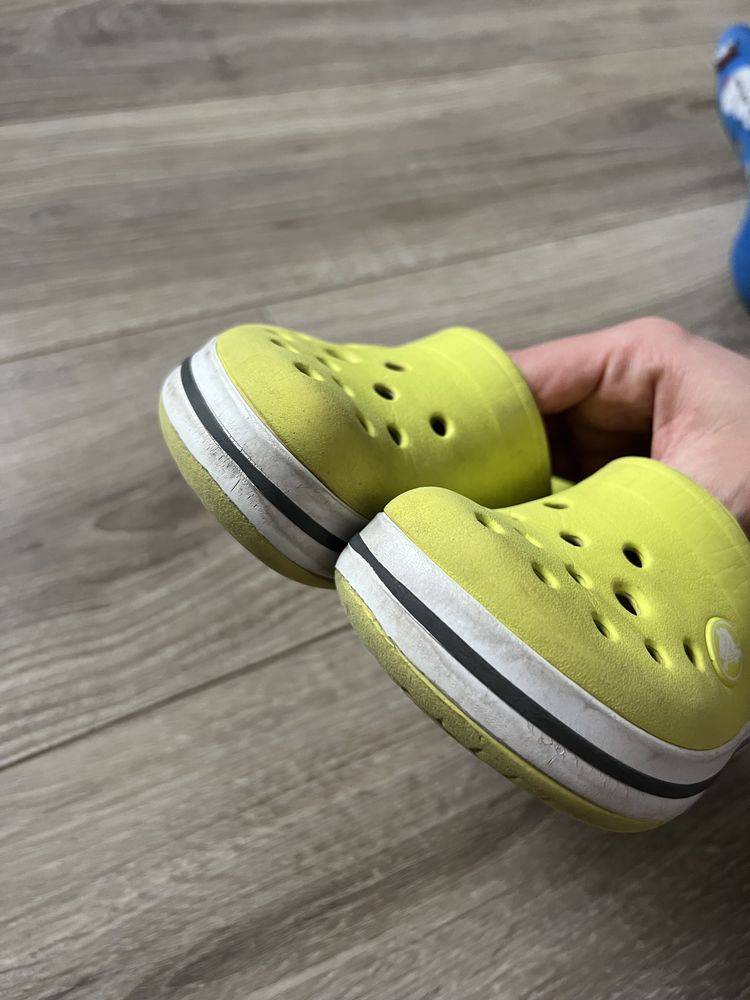 Дитячі тапочки crocs