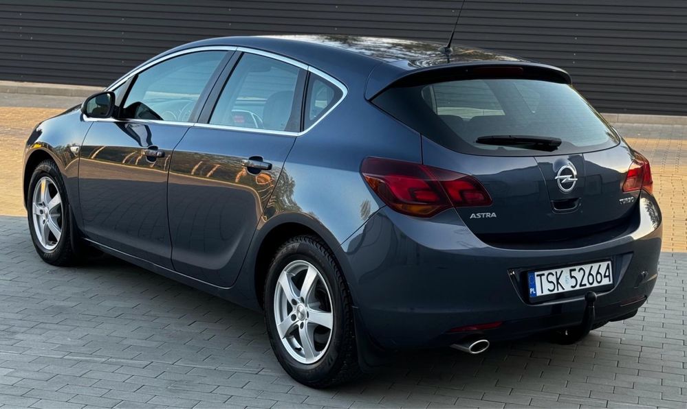 Opel Astra J 1.6 Turbo Benzyna Hatchback 2010r