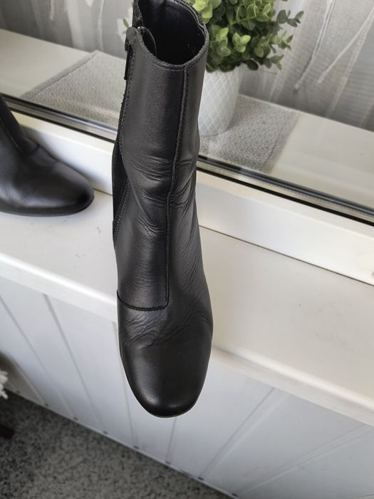 Продам ботинки женские CARLO PAZOLINI