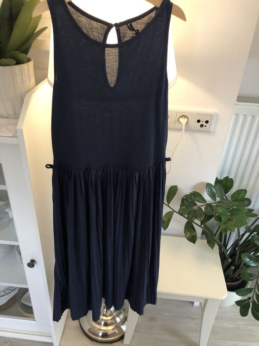 Granatowa sukienka plisowana Carry - XS/34- 35