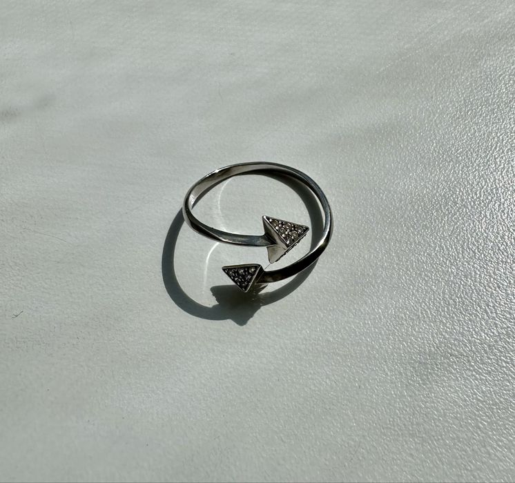 Продам кольцо кульчики каблучку срібло і біжутерію