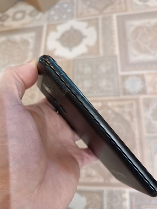 Oukitel U18 4/64Gb Black не заряжается