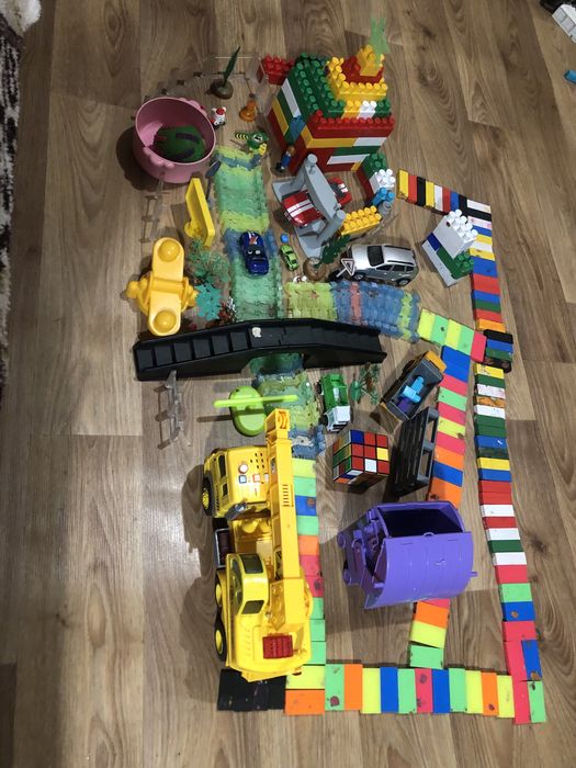 комплект іграшок набор лот машинки bulk domino та інше