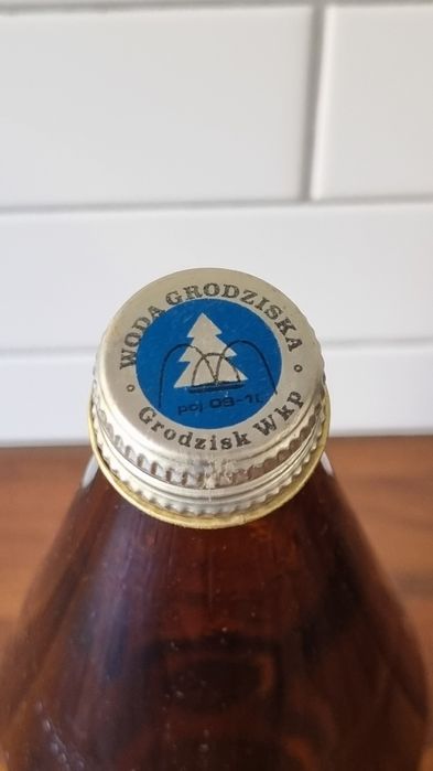 Butelka po wodzie Grodziskiej z nakrętką z PRL