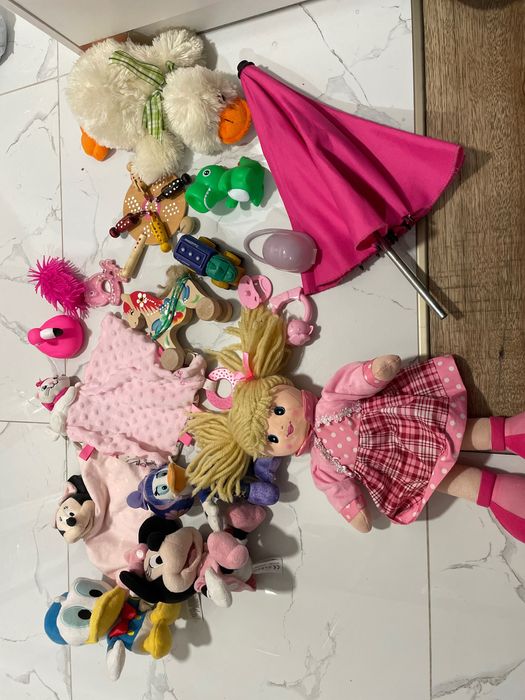 Zestaw zabawek, parasol do wózka, pluszaki