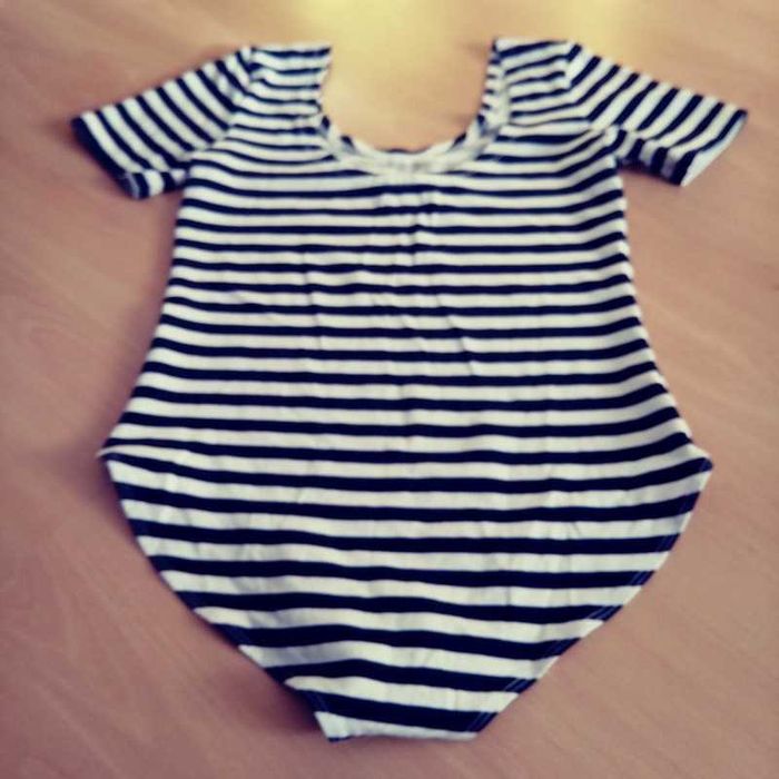 Klasyczne body w czarno białe paski Amisu