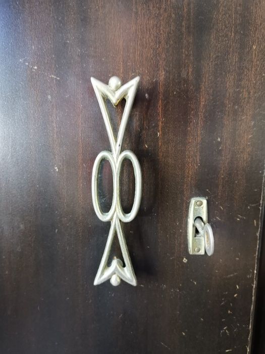 Roupeiro preto estilo vintage