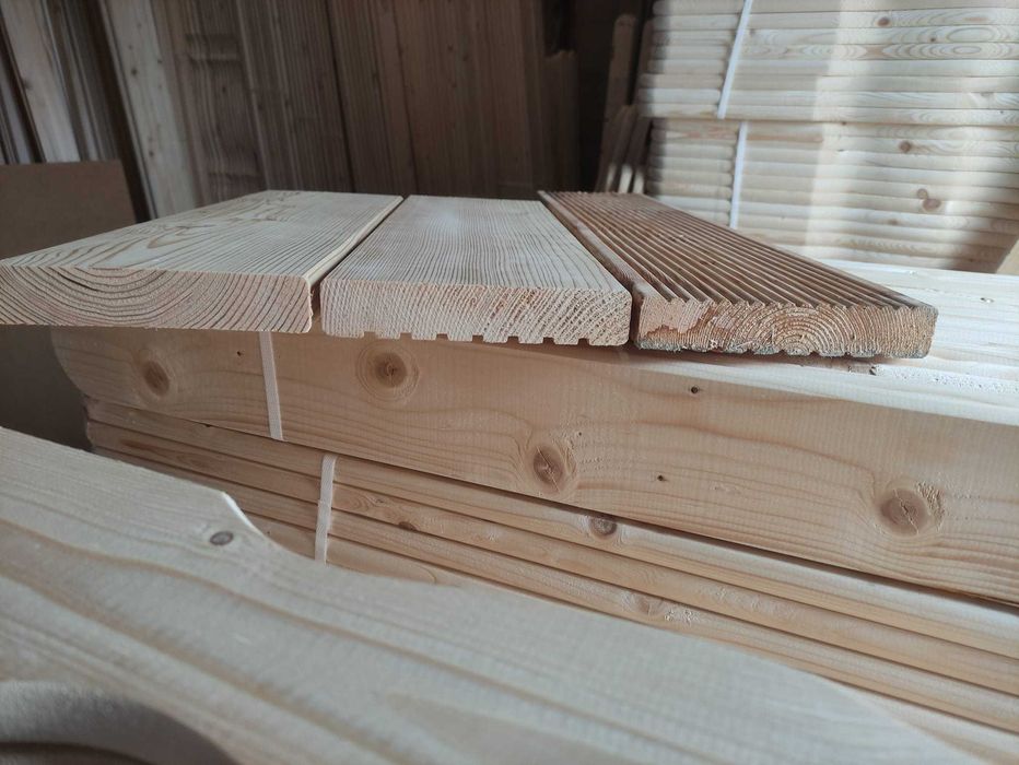 Boazeria, deski elewacyjne, tarasowe sztachety drzwi