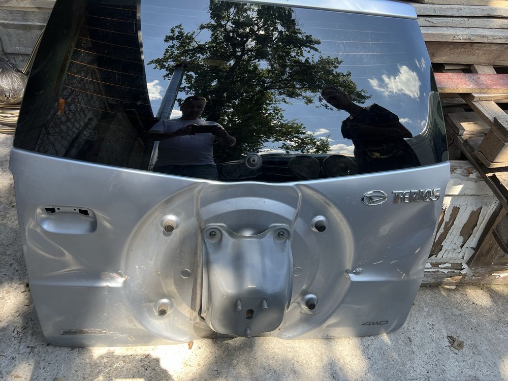 Daihatsu terios 2011 ляда та бампер під реставрацію