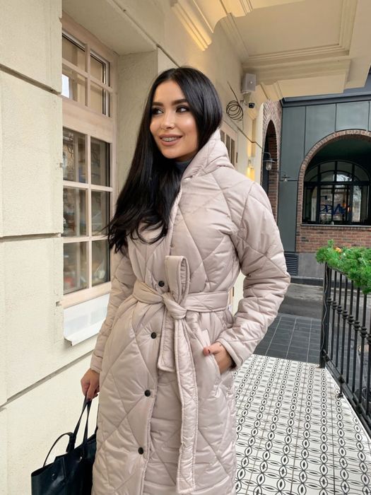 Пальто зимне з поясом тепле чорне беж зима стьобане курточка куртка