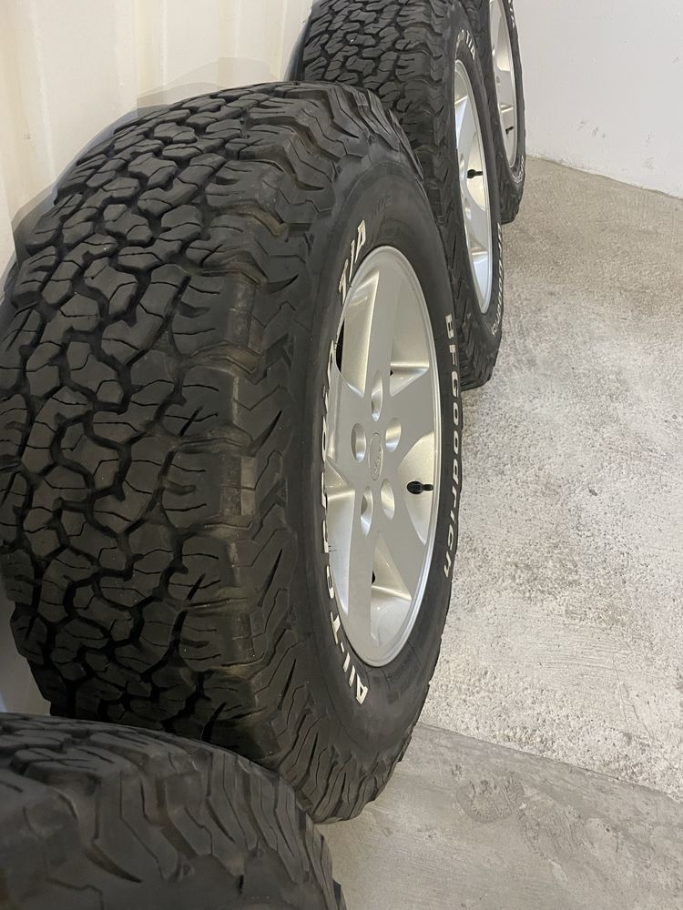 Jantes jeep com pneus Bf