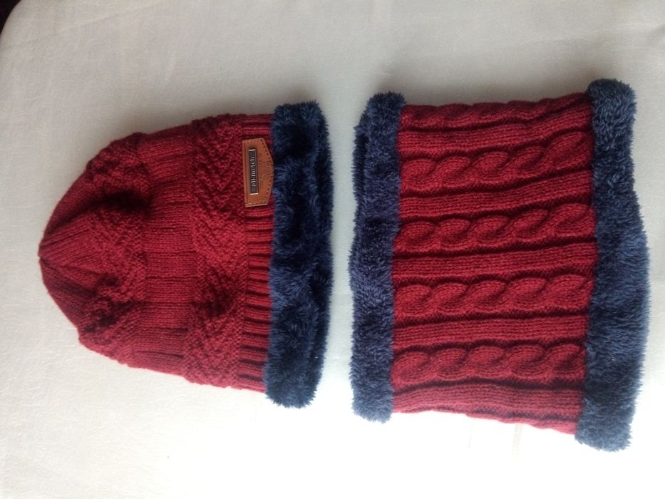 Комплект новий  шапка та бафф зимовий.