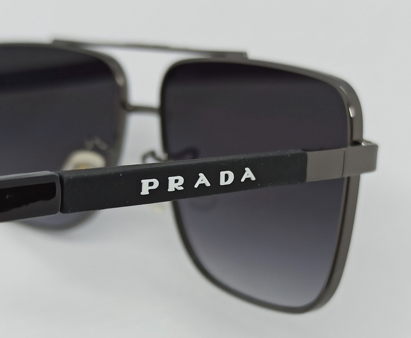Мужские брендовые очки от солнца серый градиент в серебристом металле