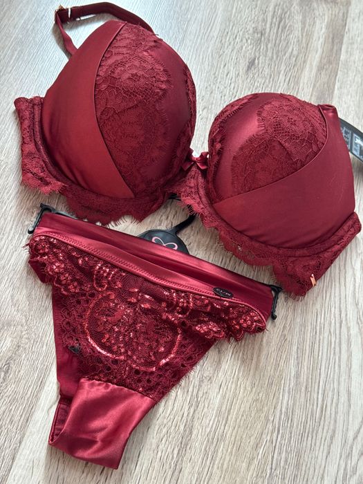Комплект білизни Noir ( hunkemöller)