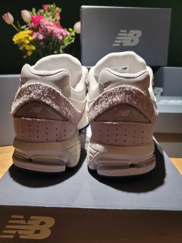 New Balance 2002R 42 / 8 1/2 US Różowe