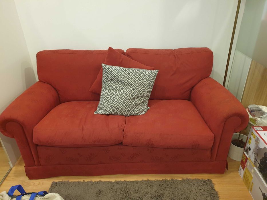 Sofá bordeaux de 2 lugares