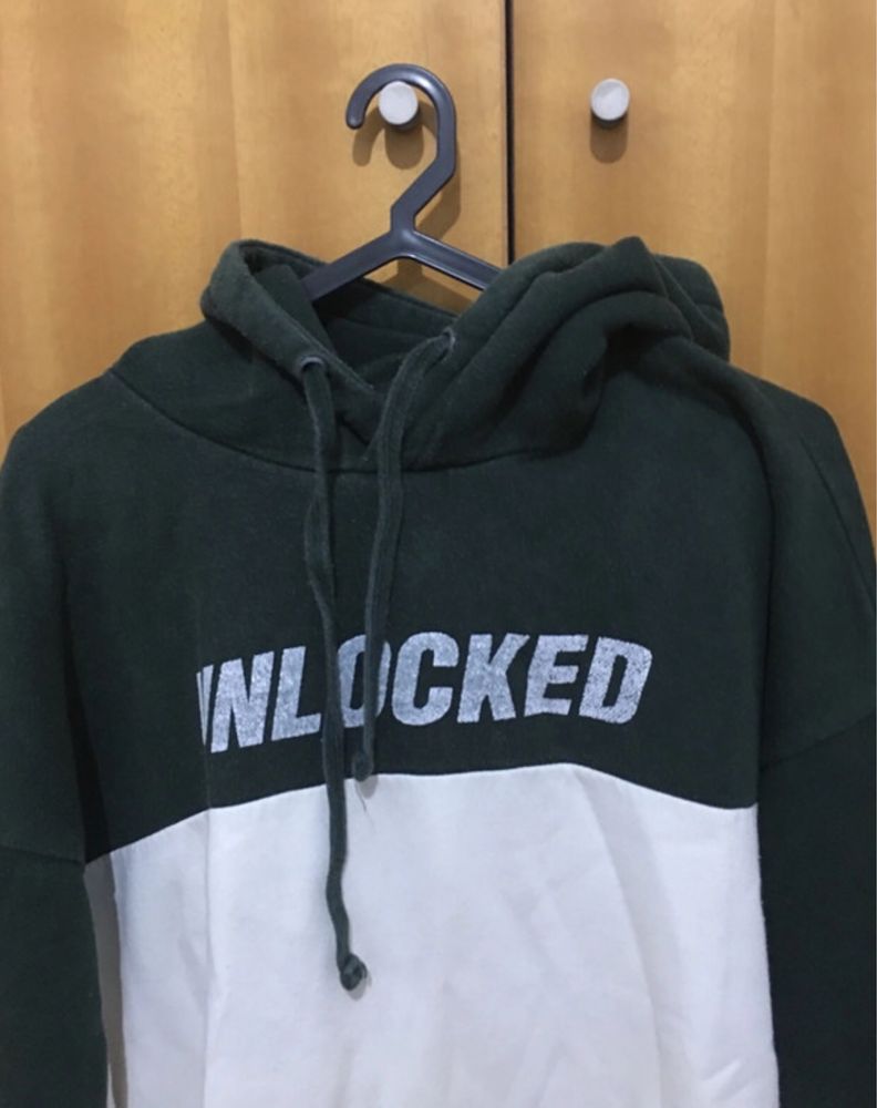 Sweat verde e branca da Bershka