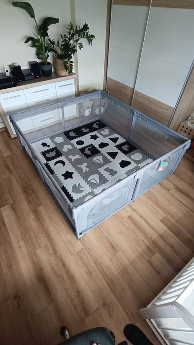 Kojec dla dziecka,  szary, 180 x 200 cm, zadbany + puzzlei piankowe