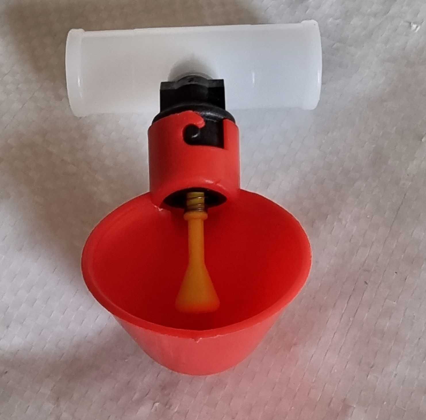 Bebedouro automático plástico vermelho com tubagem