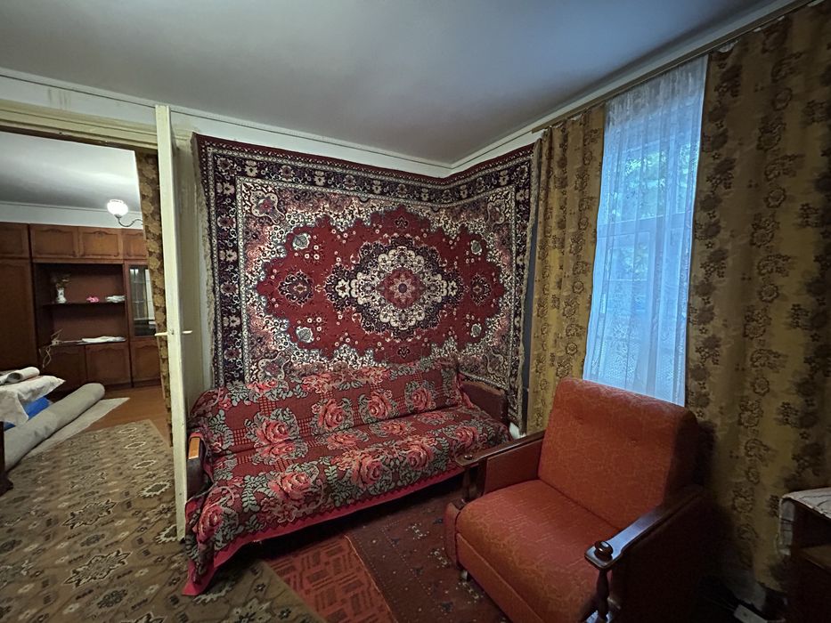 Центр, фасадна частина будинку по вулиці Юрка Тютюнника (Войкова)