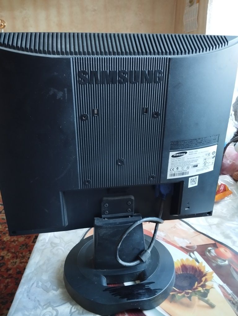 Монитор Samsung Syncmaster 720N