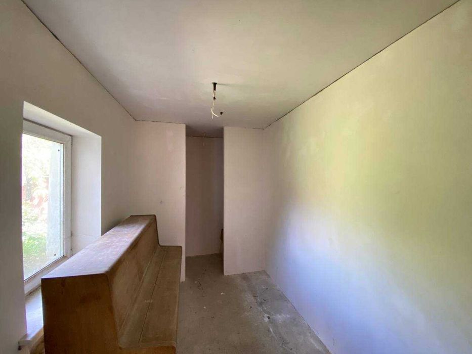 Продаж будинку в центрі міста біля річки!