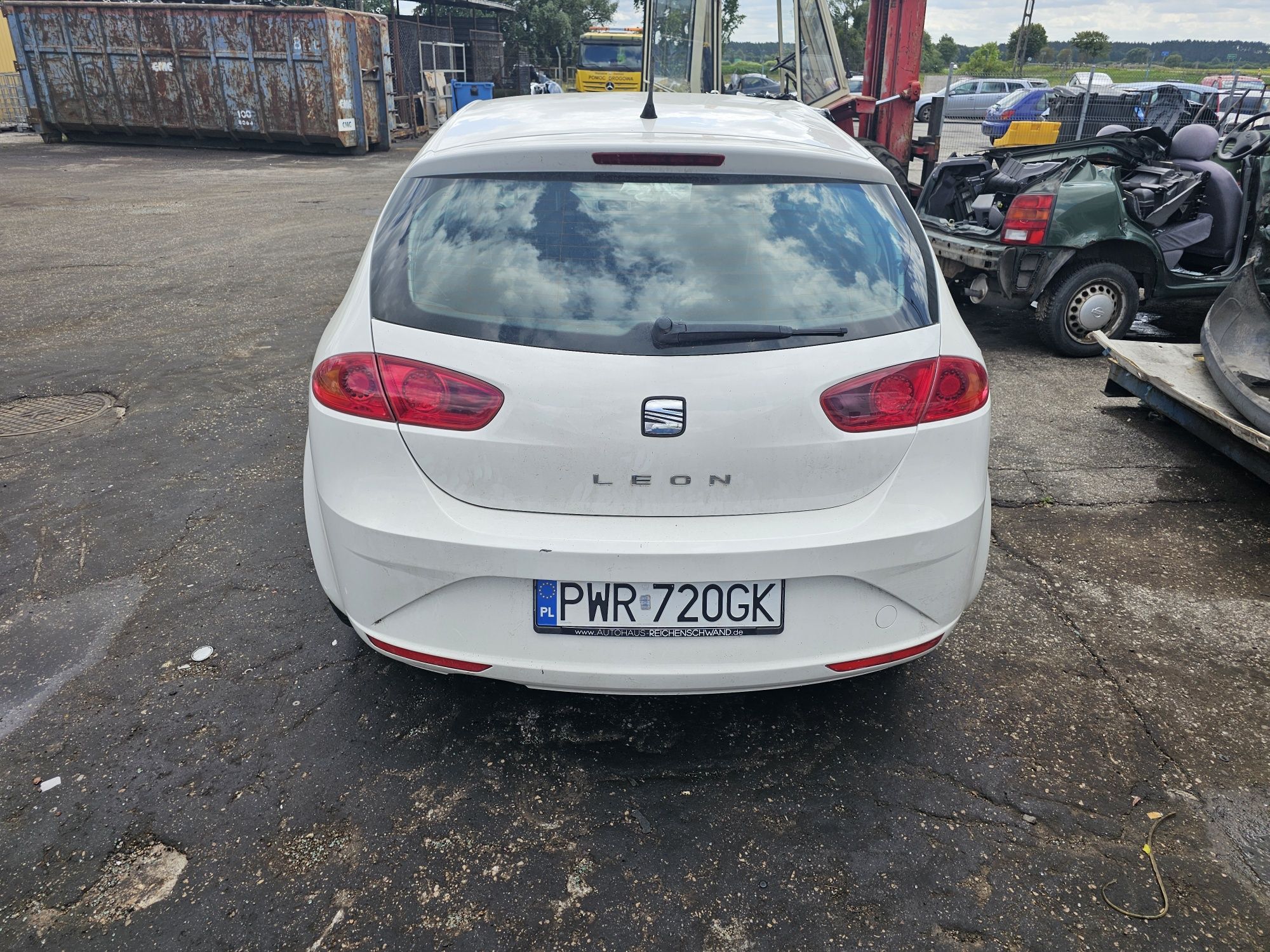Seat Leon 1,4 B ,2011r  63 kW-kod lakieru LB9A-na części
