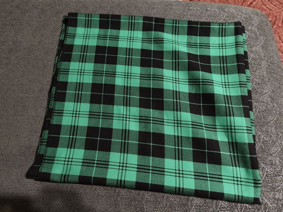 Отрезок ткани зелёного цвета