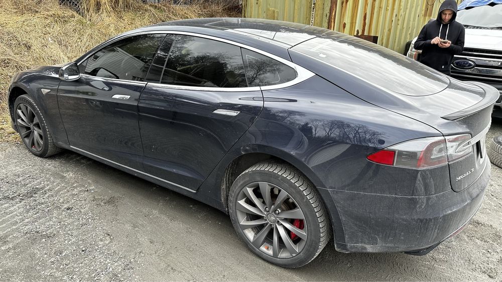 Tesla nodel S для Європи,  кредит.