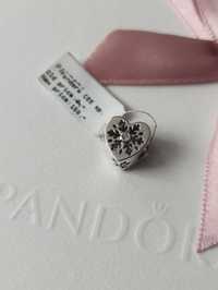 Pandora charms ażurowe śnieżne serce