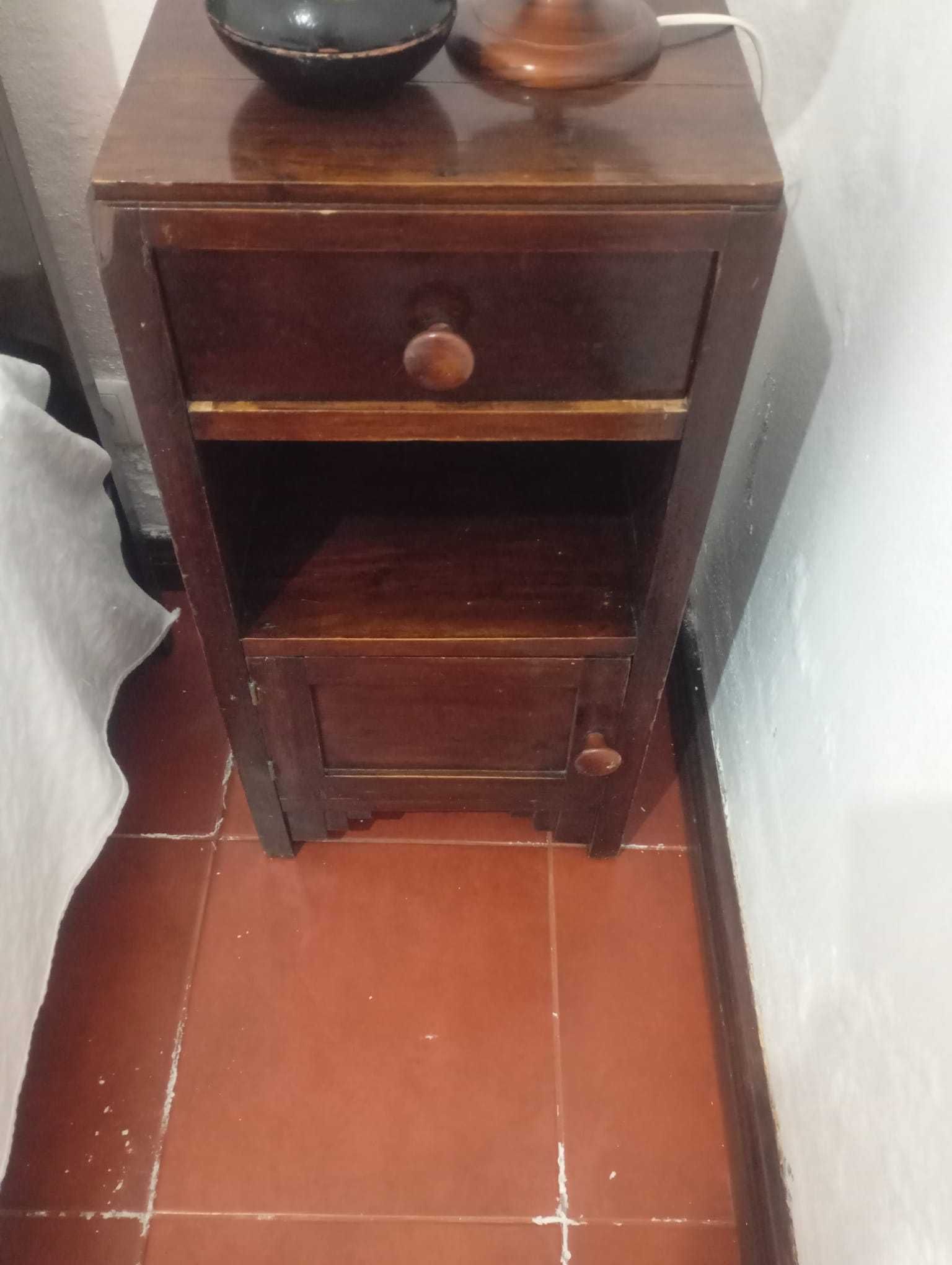Quarto de cama em madeira antigo n.6