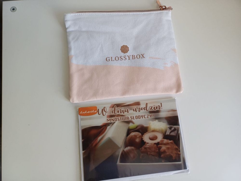 Saszetka kosmetyczna Glossybox Kosmetyczka + kartka kukartka