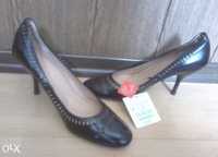 Новые , кожаные женские туфли,Made in Spain , размер 38,каблук 10 см.