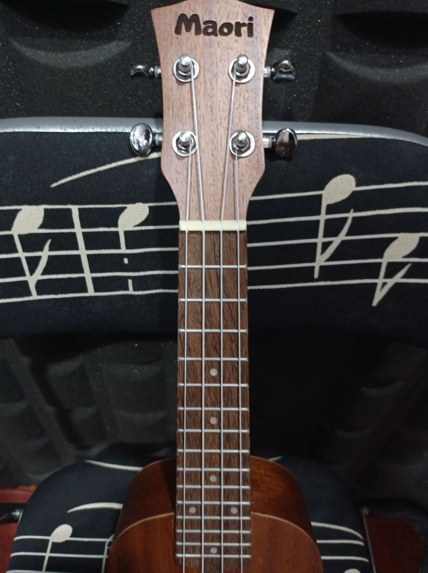 Ukulele soprano novo