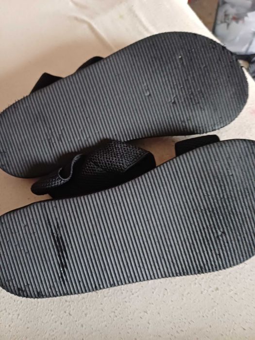 Sandaly na gumach 37