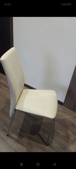 Продам стільці в ідеальному стані, оббивка кожзам