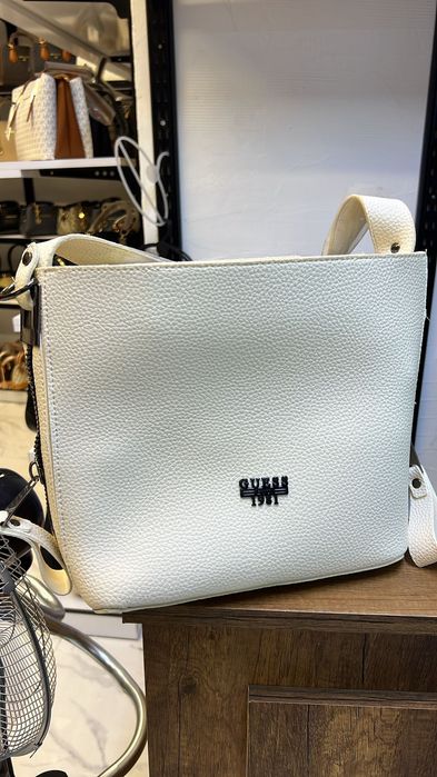 Malas novas, guess e miu miu