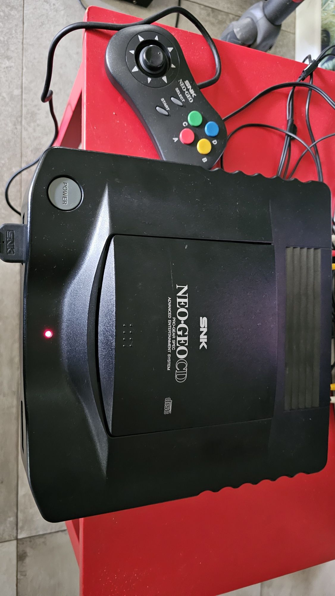 Neo geo cd + box + 2 pady + 2 gry (zasilacz, kabel do tv, styropian)