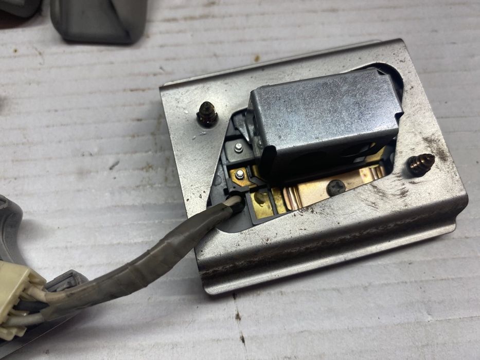 Плафони заглушки світильники кріплення вимикачі світла салону Лансер 9