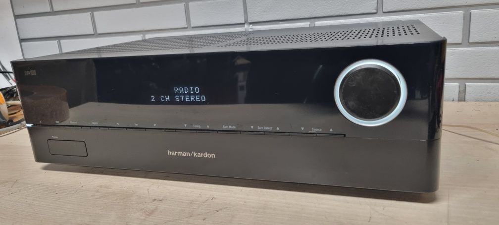 Amplituner HARMAN/KARDON AVR 151. Internet  HDMI