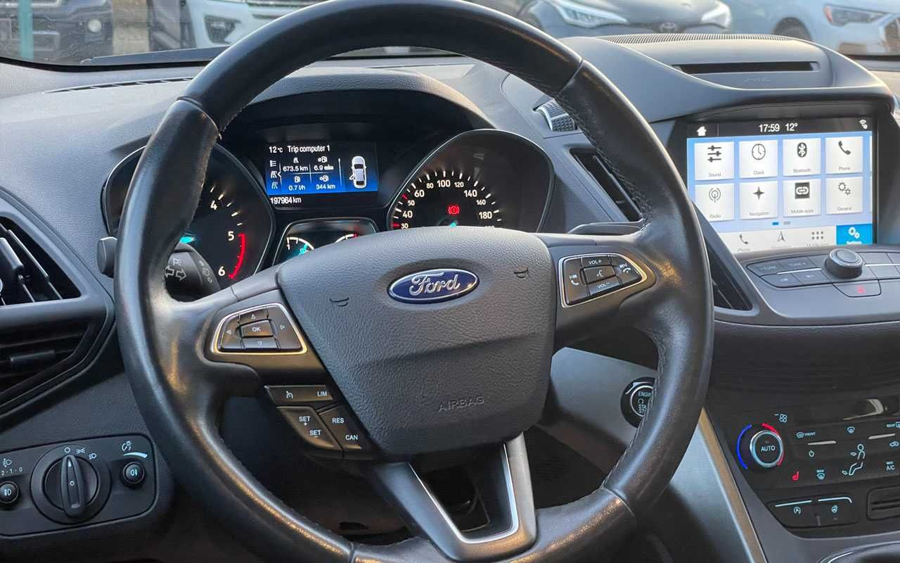 Ford Kuga 2017 року