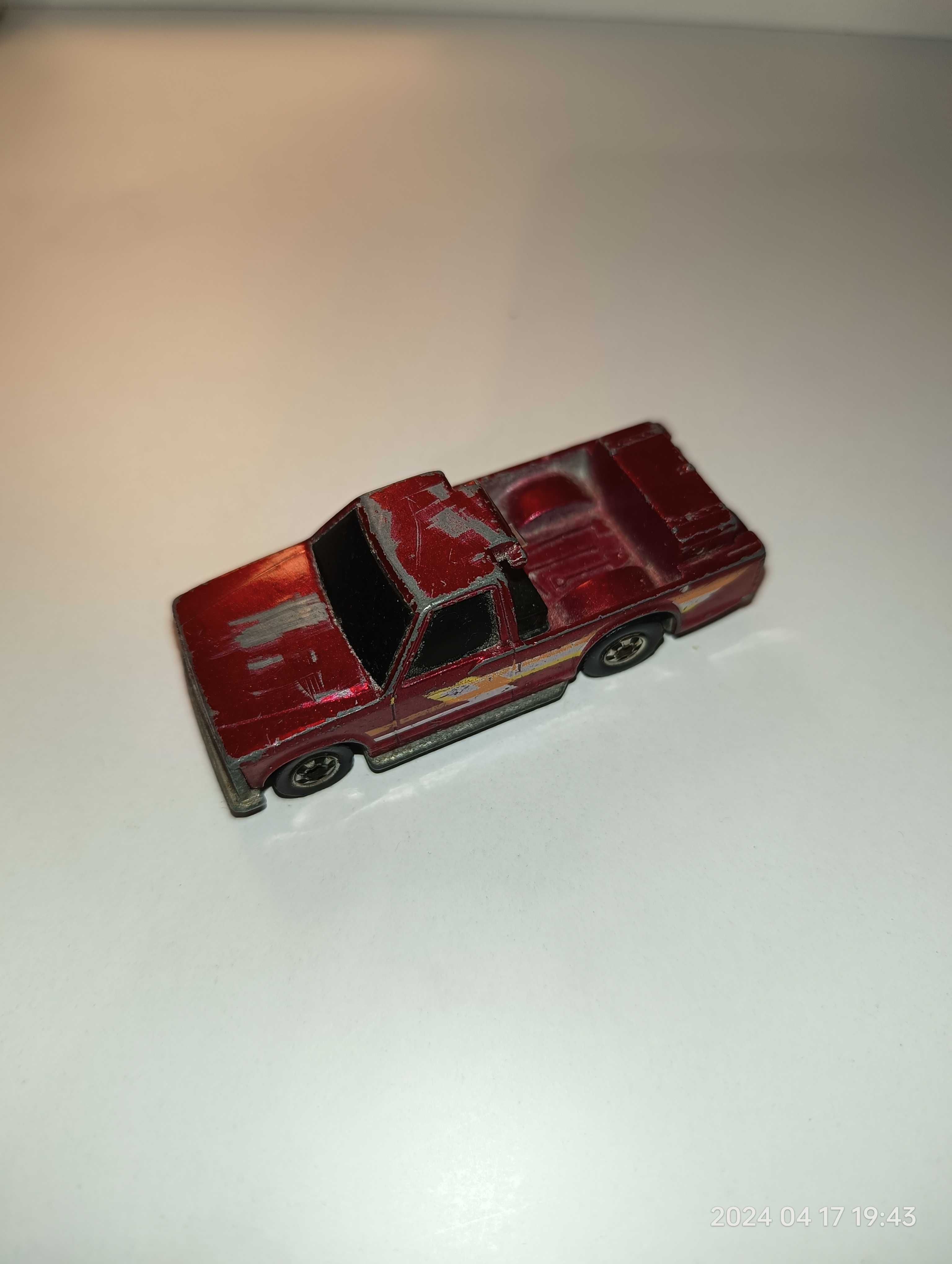 Autko Hot Wheels Chevy Pick-Up z 1984 roku.