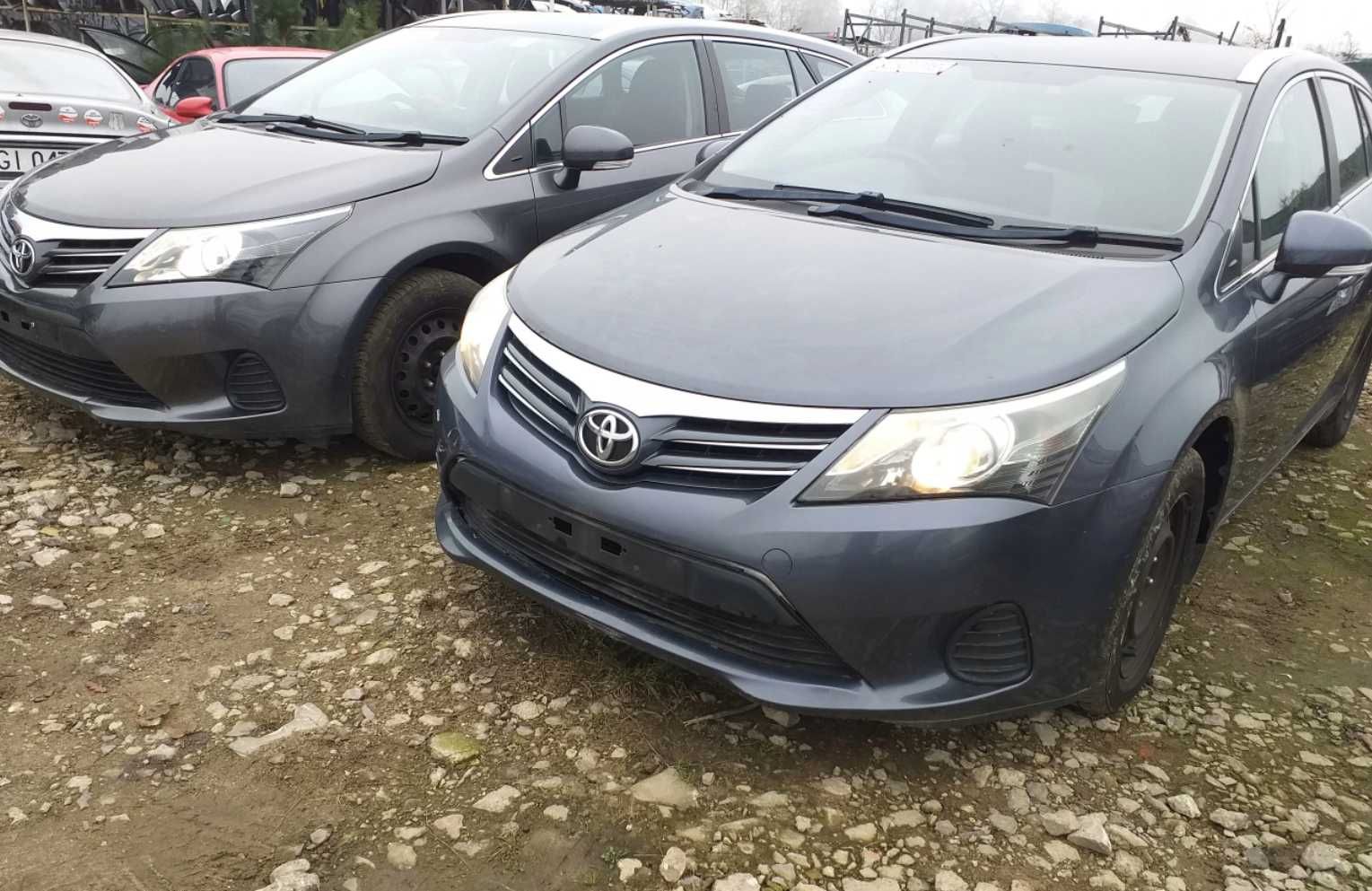 Toyota Avensis T27 Sedan Kombi Бампер передний Разборка