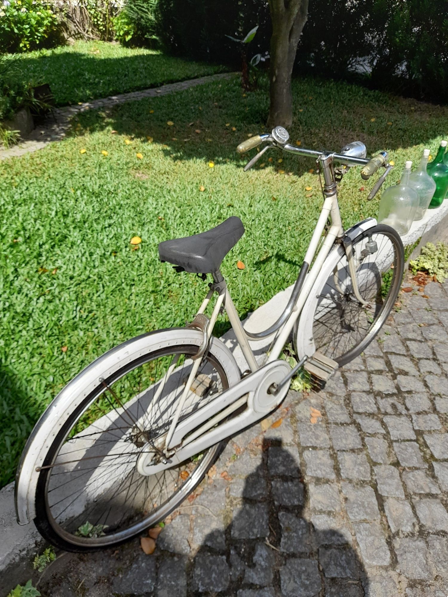 diversas bicicletas bem estimadas para venda não aceito retomas