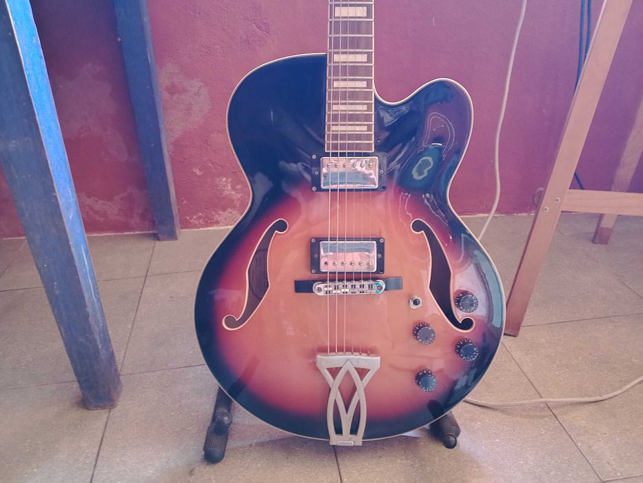 Guitarra elétrica hollowbody Ibanez Artcore AF75