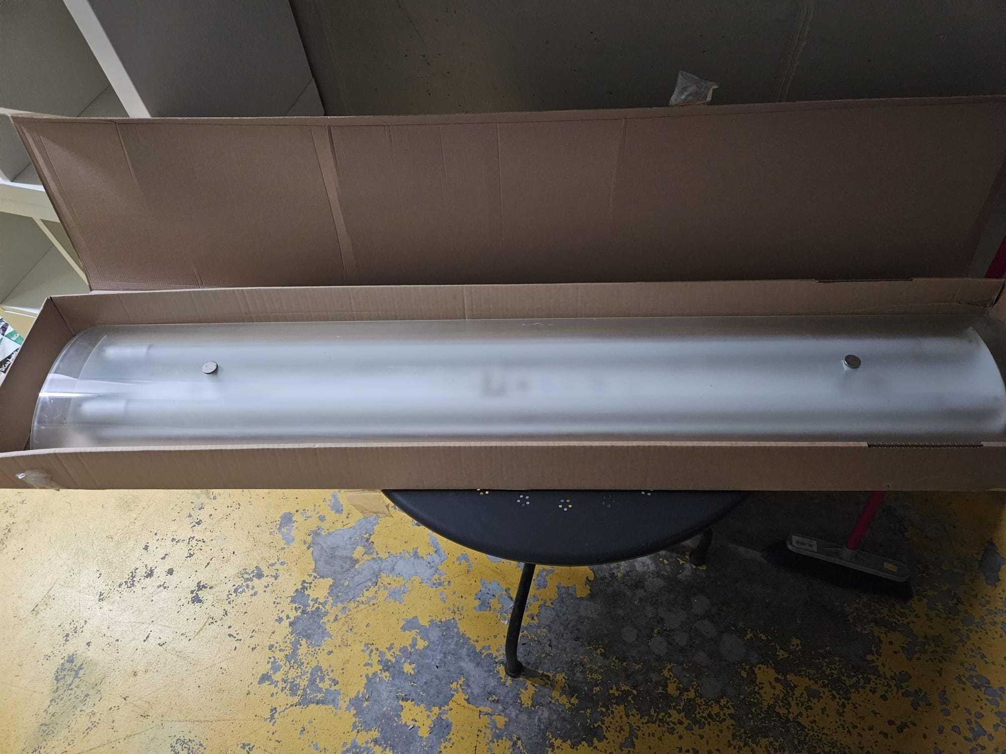 Luminária LED 130 cm  para teto da cozinha , metade do  preço da nova